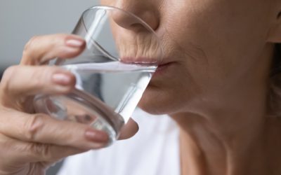 Déshydratation chez le senior : reconnaître les signes